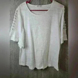 89th & Maddison white size large blouse. RAYON, POLY SPANDEX BLEND.